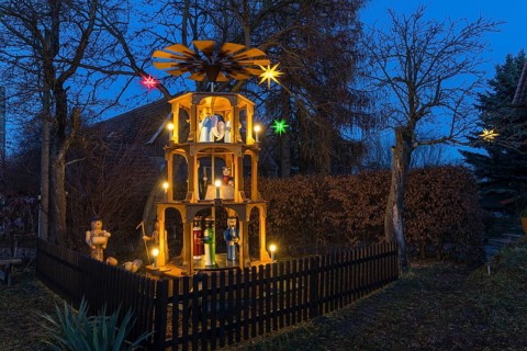 Christmas pyramid with wooden figures in the village of Unkersdorf in the evening, Dresden, Saxony,