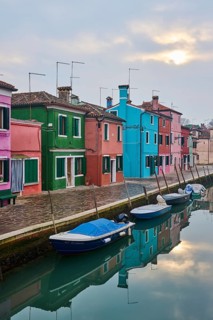 Colorful houses beside the waterway in between 'Riva dei Santi' and 'Fondamenta di Terranova' with