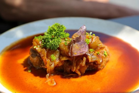 Swabian cuisine, roast onions, sautéed onions, roast beef with roasted onions, roast beef, beef,
