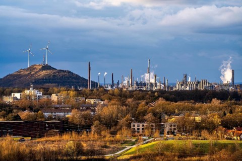 Scholven spoil tip with 2 wind turbines, right Ruhr Öl GmbH - BP Gelsenkirchen, refinery, North