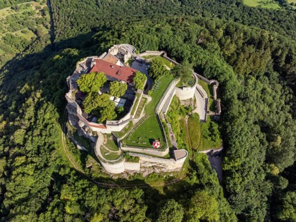 Luftbild von der hochmittelalterlichen Burgruine, Höhenburg Hohenneuffen am Albtrauf, Neuffen,