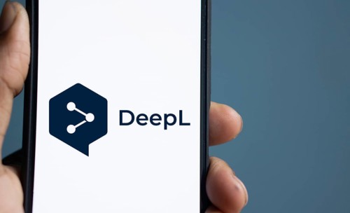 deepl logo is displayed on smartphone