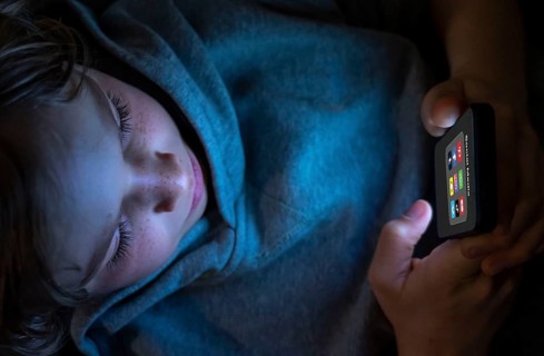 Symbolic image of social media use by young people, children, boy, 12 years old, folder with