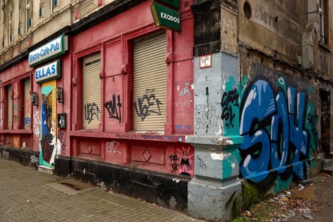 Decaying façade smeared with graffiti, scrap property in a difficult district, Gelsenkirchen, Ruhr