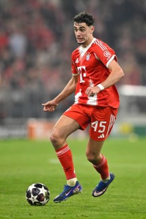 Aleksandar Pavlovic FC Bayern Munich FCB (45) Action on the ball Football UEFA Champions League CL