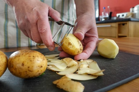 Swabian cuisine, preparation of potato salad, peeling raw potatoes, savoury, salty, typical