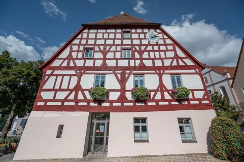 Main façade of the town hall, late medieval, 1417, altered in 1885, Marktstraße 1, Hiltpoltstein,