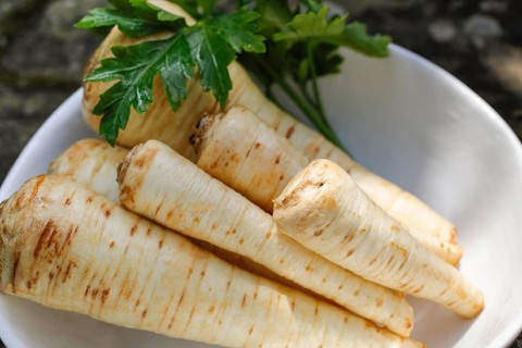 Swabian cuisine, raw parsley root for the preparation of parsley root and mashed potatoes with sour