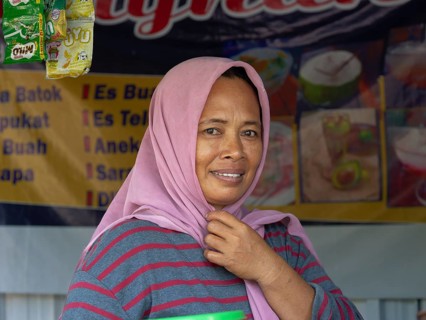Muslim woman with headscarf smiling, Sulawesi, Indonesia