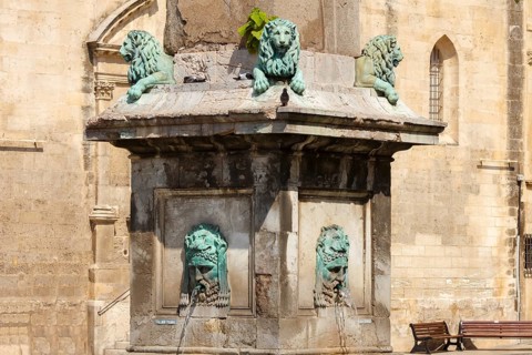Fountain on the Place de la Republique, Arles, Département Bouches-du-Rhône, Provence, France