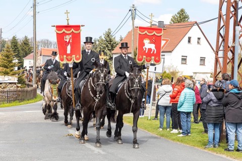 Procession of Easter riders from Nebelschütz riding through Miltitz, Easter Sunday in Upper