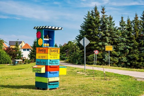 Honey stand, Hinrichsberg, Sietow municipality, Mecklenburg-Western Pomerania, Germany