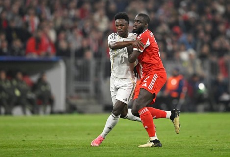 Duel, action Vinicius Junior Real Madrid (07) vs Dayot Upamecano FC Bayern Muenchen FCB (02) Soccer