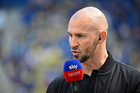 Coach coach Christian Ilzer TSG 1899 Hoffenheim interviewed microphone Mikro Logo SKY soccer