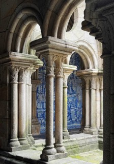 The Gothic cloister of Porto Cathedral was decorated with blue and white azulejos tiles, Sé do