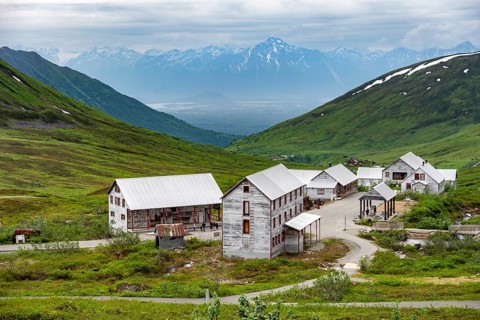 Building of the former Gold Mine Independence Mine in mountainous landscape, Independence Mine