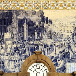 Porto Sao Bento railway station, entrance hall with azulejos designed by artist Jorge Colaço, old