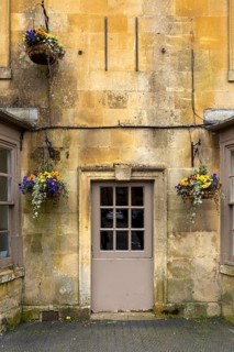 Front door, flower pot, Cotswold stone, wall, Moreton-in-Marsh, Cotswolds, England, Great Britain
