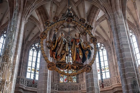 The angel's greeting from the artist Veit Stoß, from 1517, St. Lorenz Church, Nuremberg, Middle