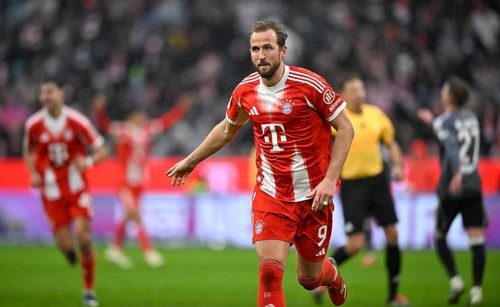 Goal celebration Harry Kane FC Bayern Munich FCB (09) Rain, Football Bundesliga, Allianz Arena,
