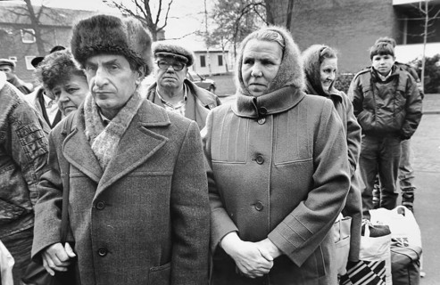 Unna, DEU, 04.02.1992 - Arrival of Russian immigrants at the State Office for Immigrants and
