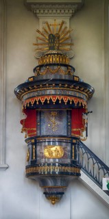 Innenaufnahme, Kanzel der 2025 renovierten Pfarrkirche St. Stephan, Kirche St. Stefan, Sempach,