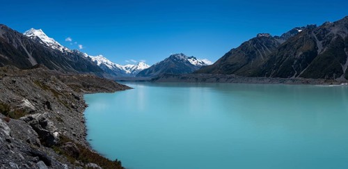 The turquoise Tasman Lake. On the left, Mount Cook. Aoraki Mount Cook National Park, Canterbury,