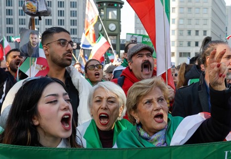 Iranians demonstrate on the day of the US and Israeli attack on Iran in Berlin, 28.02.2026. People
