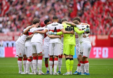 Team building, circle of the team in front of the start of the game VfB Stuttgart soccer