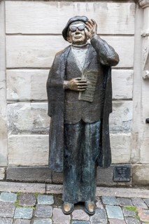 Evert dove sculpture on Järntorget in Stockholm, Gamla Stan Old Town, Stockholm, Sweden