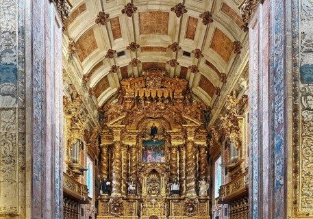 Porto Cathedral, view of the altar with historic double instruments, Sé do Porto, UNESCO World