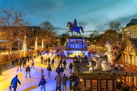 Christmas market Heinzel's winter fairy tale with the ice rink at Heumarkt and the equestrian