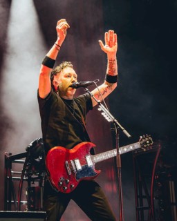 Tim McIlrath, singer of Rise Against live at the Berlin Velodrom on 12/02/2025