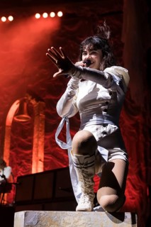 Abigail Morris, singer of The Last Dinner Party live at the Berlin velodrome on 22.02.2026