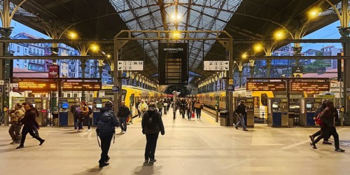 Porto Sao Bento railway station, early morning rush hour in regional traffic in the station