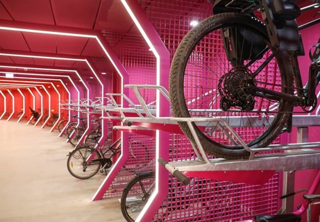 Bicycles are available in the bicycle parking garage at Potsdamer Platz. The parking garage offers