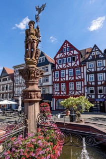 Market fountain man with market flag, knight, sandstone sculpture, fountain figure at the Kump,