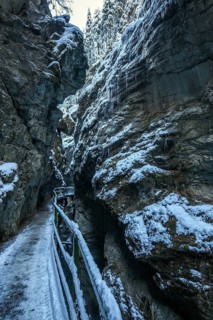 Winter, snowy landscape, hiking trail through the Breitachklamm gorge near Oberstdorf, Oberallgäu,