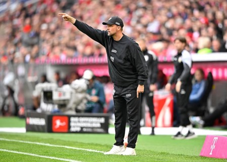 Coach coach Sebastian Hoeness VfB Stuttgart on the sidelines Gestik Gesture soccer Bundesliga,