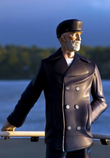 3-D figure of the captain permanently installed at the bow of the ship Kaept'n Iglo Hadag harbour