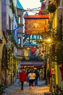 Christmassy decorated half-timbered houses, Christmas market, Riquewihr, Grand Est, Haut-Rhin,