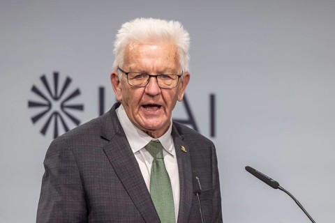 Winfried Kretschmann (Greens), Minister-President of Baden-Württemberg. portrait at the lectern