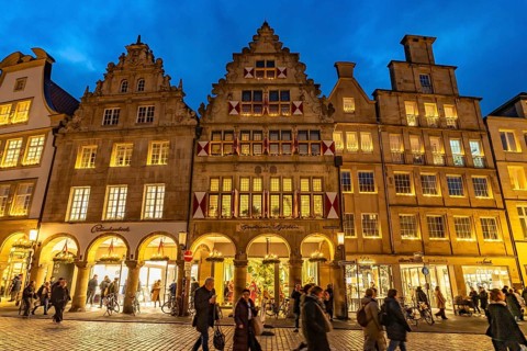 Giebelhäuser am Prinzipalmarkt at dusk, Münster, North Rhine-Westphalia, Germany