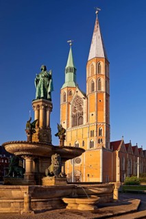 Henry's Fountain in honour of Henry the Lion in front of St. Catherine's Church, St. Catherine's,
