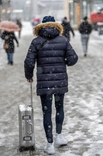 Winter weather, heavy snowfall, city centre traffic, passers-by in the snow, Essen, North