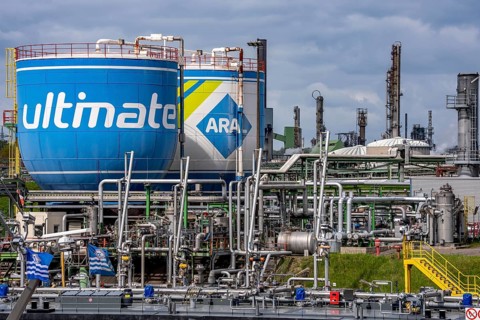 Ruhröl refinery, BP Gelsenkirchen, now BP Refining & Petrochemicals GmbH, tanks and plant in