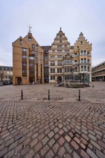 Leibnizhaus, historic residential building, Renaissance style, Oskar Winter fountain, bollards,