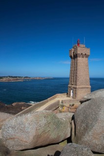 Lighthouse Mean Ruz at Ploumanac'h, Côtes d'Armor in the first morning light
