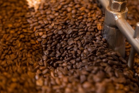 Coffee is roasted by hand in a small drum roaster with lots of experience, where the hot freshly