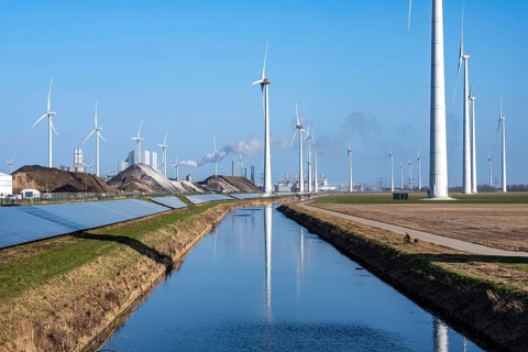 Solar park on the Slaperdijk dike near Eemshaven, test project, 17000 solar modules have been
